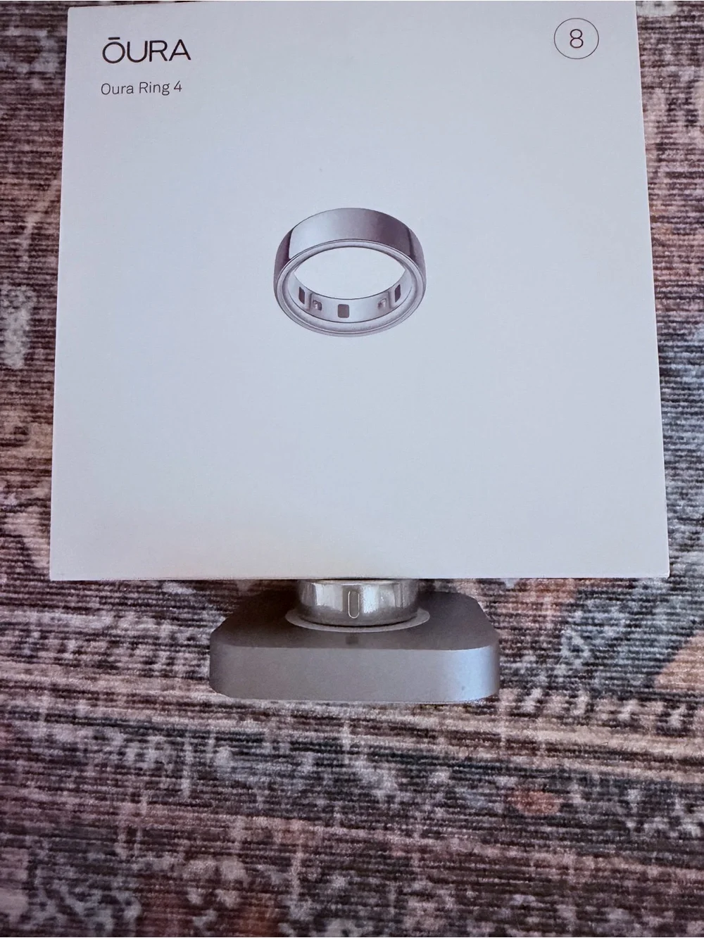 Oura Ring 4 size 8 - Silver with Charging Dock